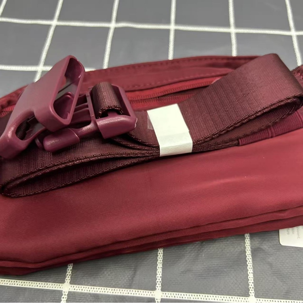 lululemon athletica Men's Deep Red Toiletry Bag - Picture 5 of 6